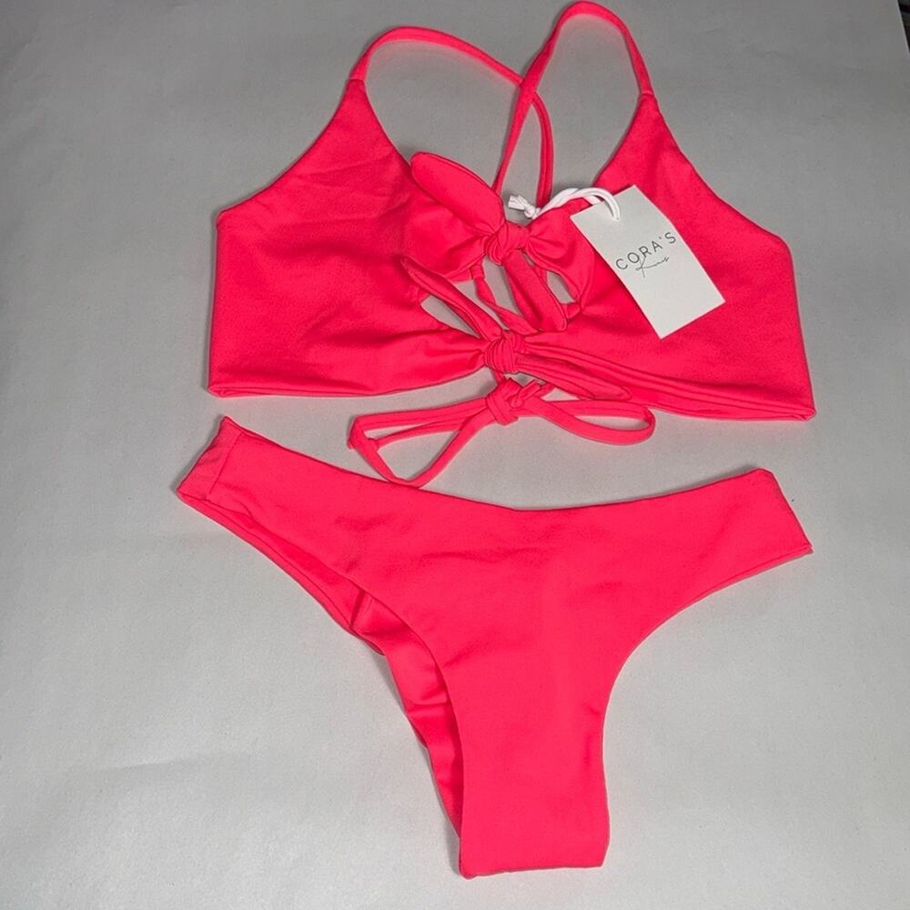 Cora’s kinis Mikonos bottoms and lanai top in hot guava bikini. - Picture 1 of 9